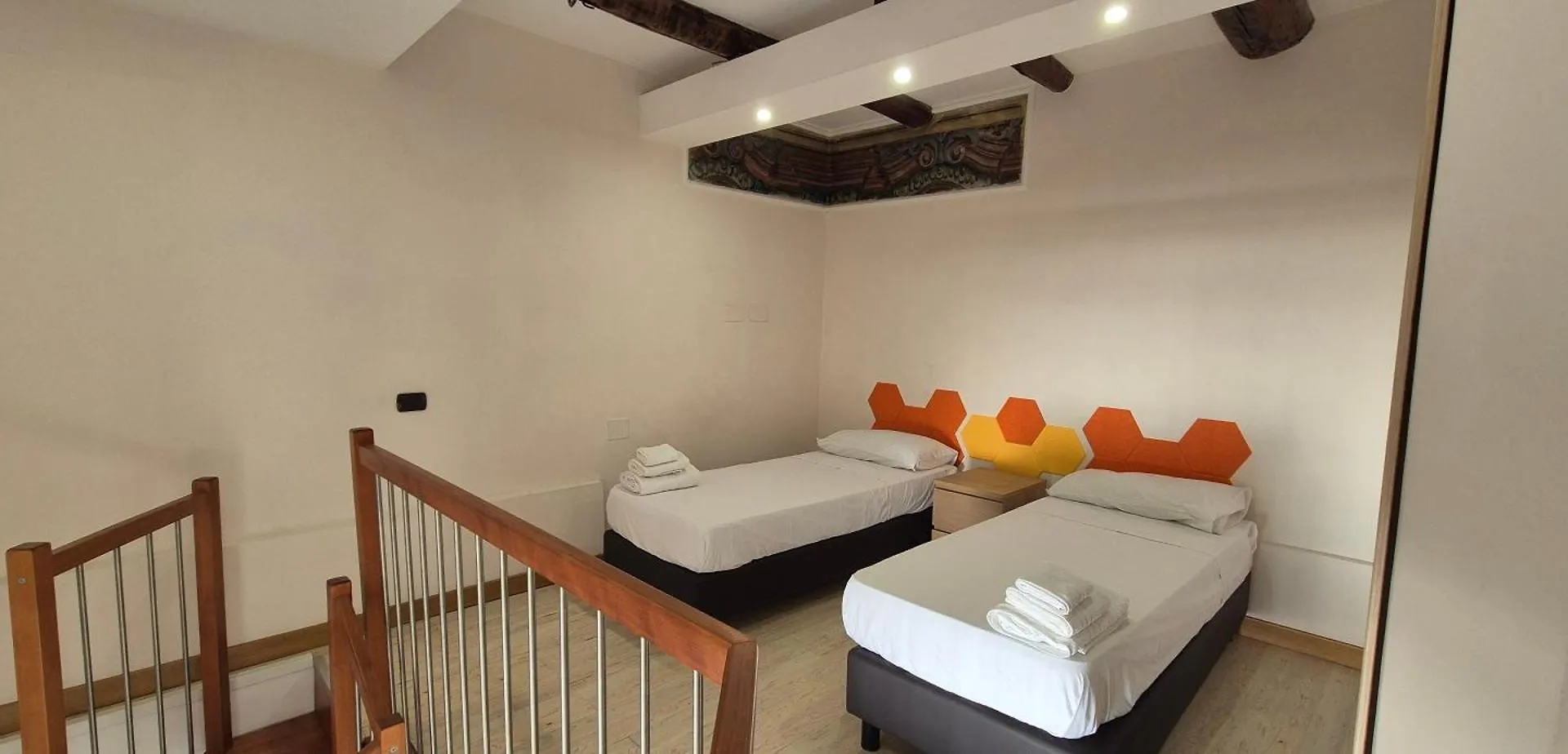 152Room Naples 0*,  Italy