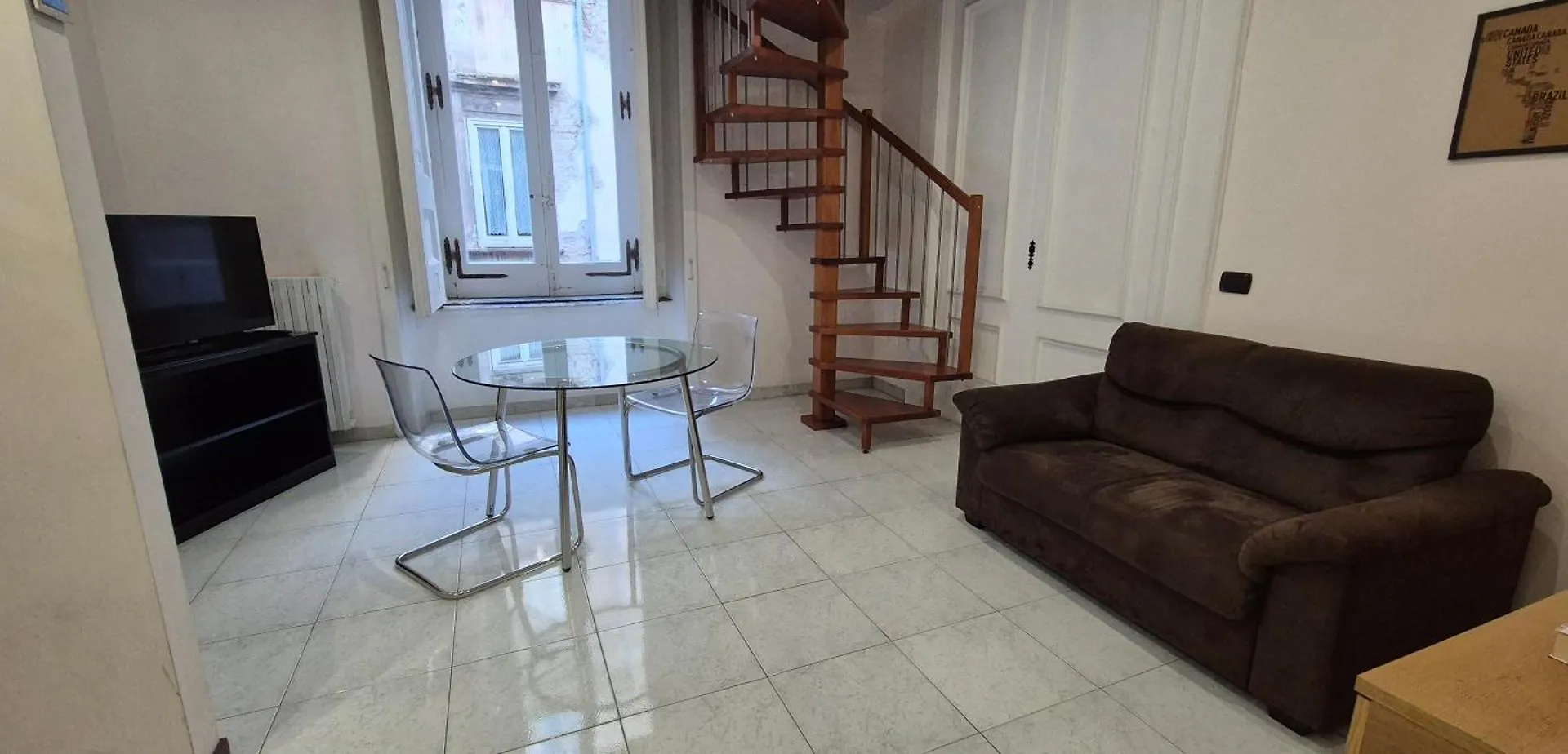 152Room Naples Italy